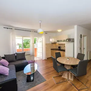https://apartment-simoni-zd.hotelinzadar.com